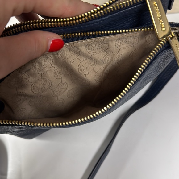 MK cross body - Picture 3 of 6
